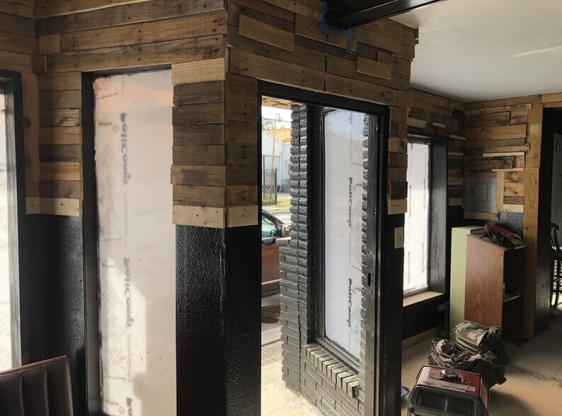 More Photos Of 2941 E Houston St, San Antonio Convenience Store For Lease