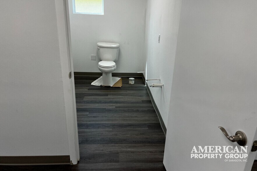 More Photos Of 740 The Rialto, Venice Medical For Sale