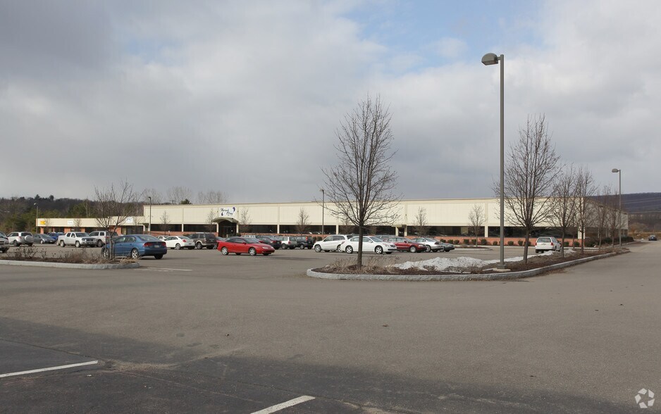 More Photos Of 2015-2035 W Front St, Berwick Distribution For Sale