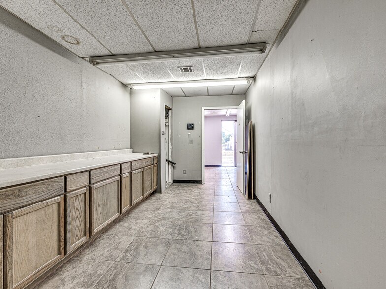 More Photos Of 1141 SE Grand Blvd, Oklahoma City Unknown For Lease