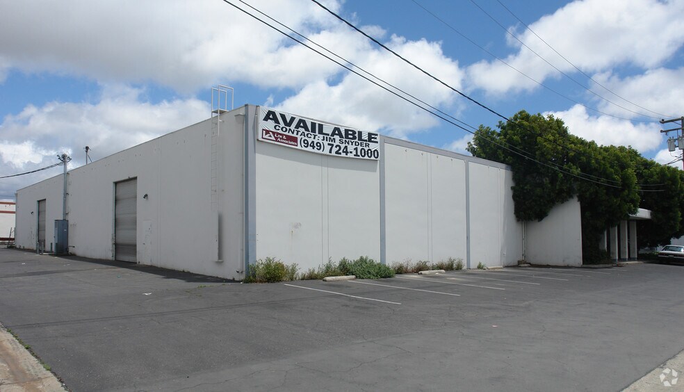 More Photos Of 18050 Newhope St, Fountain Valley Warehouse For Lease