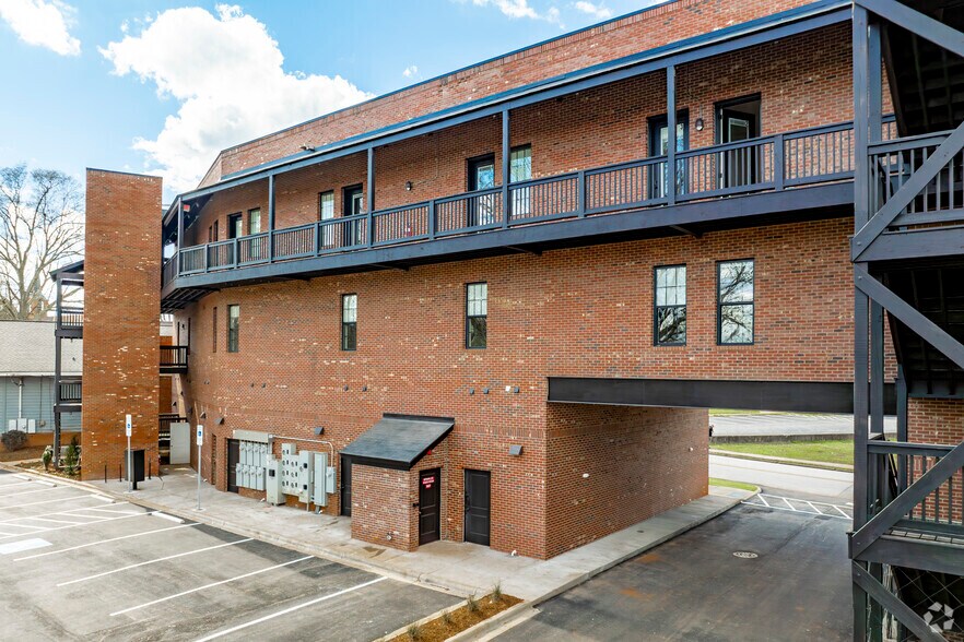 More Photos Of 202 S Main St, Belmont Apartments For Sale