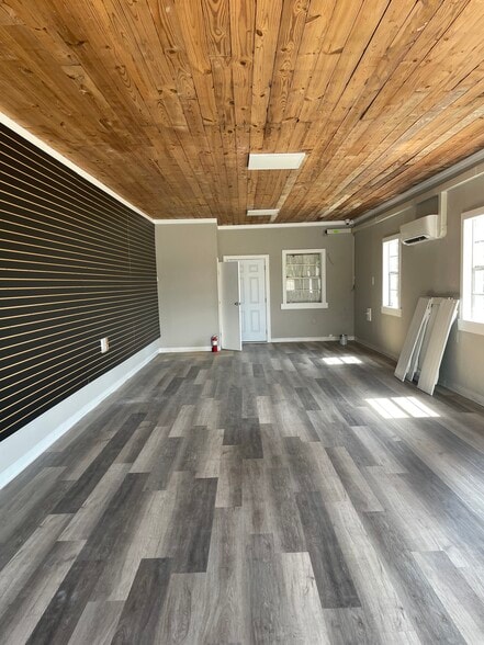 More Photos Of 4113-4117 Barrancas Ave, Pensacola Storefront For Lease