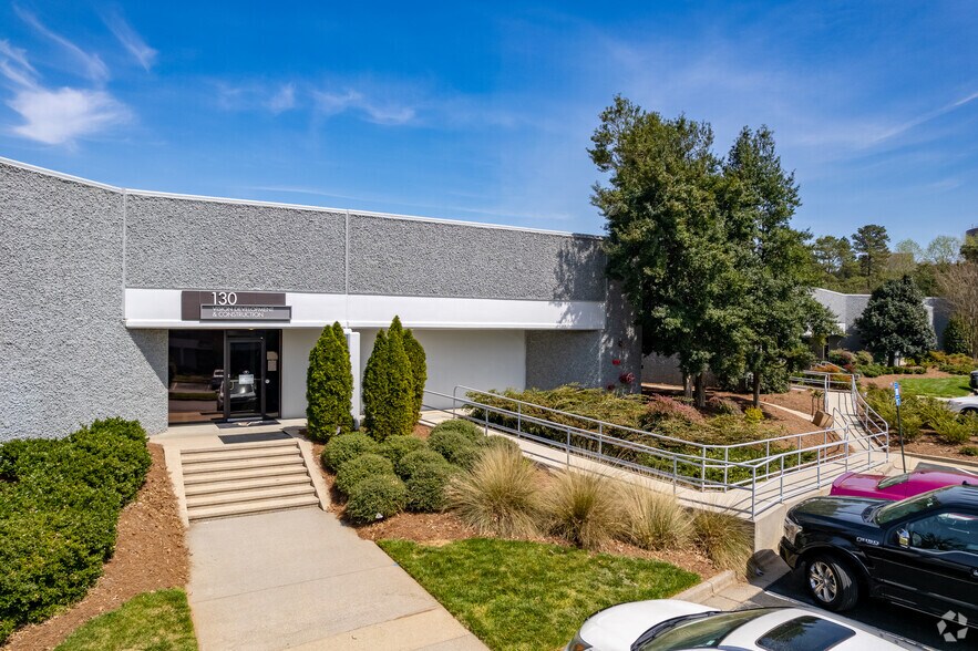 More Photos Of 120 Interstate N Pky E SE, Atlanta Light Distribution For Lease