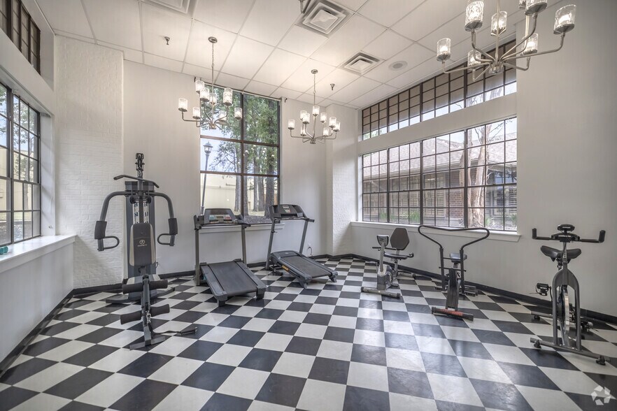 More Photos Of 2410 Memorial Dr, Bryan Apartments For Sale