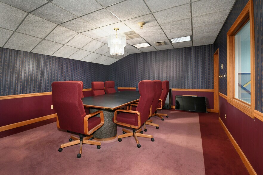 More Photos Of 1604 State St, New Albany Office For Sale