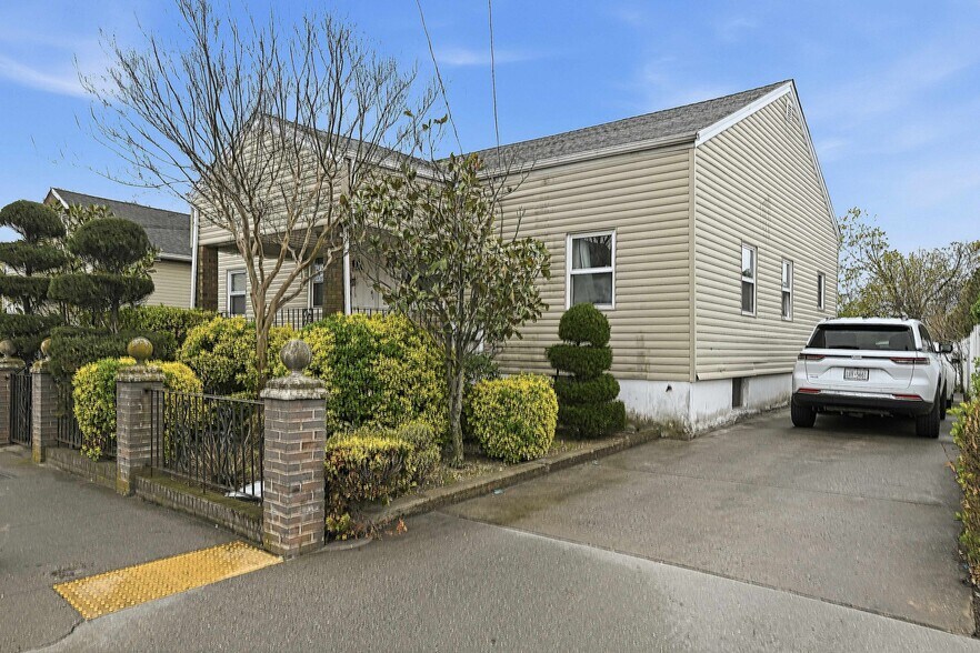 More Photos Of 433 Atlantic Ave, Oceanside Apartments For Sale