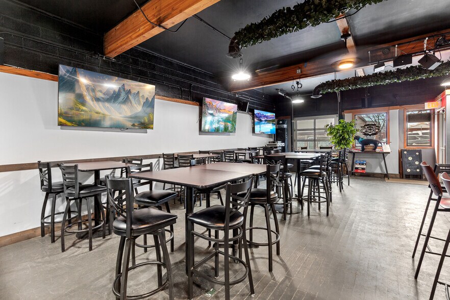 More Photos Of 314 N 4th St, Coeur d'Alene Bar For Sale