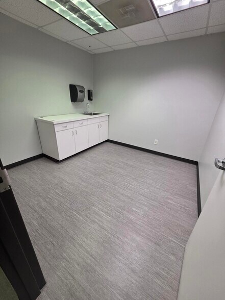 More Photos Of 4102 Woodlawn Ave, Pasadena Medical For Lease