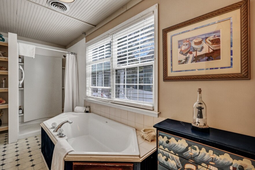 More Photos Of 24 Van Horne Ave, Tybee Island Hospitality For Sale
