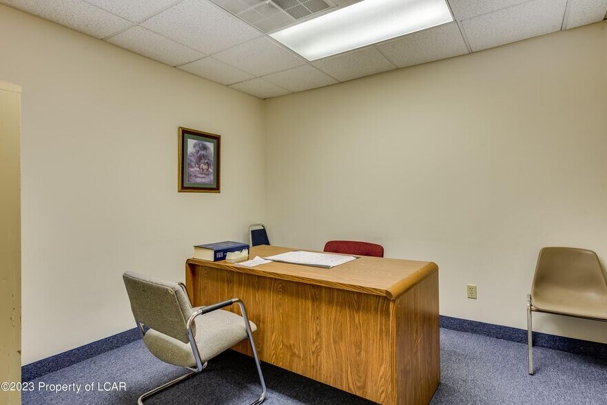 More Photos Of 104 Woodward Hill Rd, Edwardsville Office For Sale