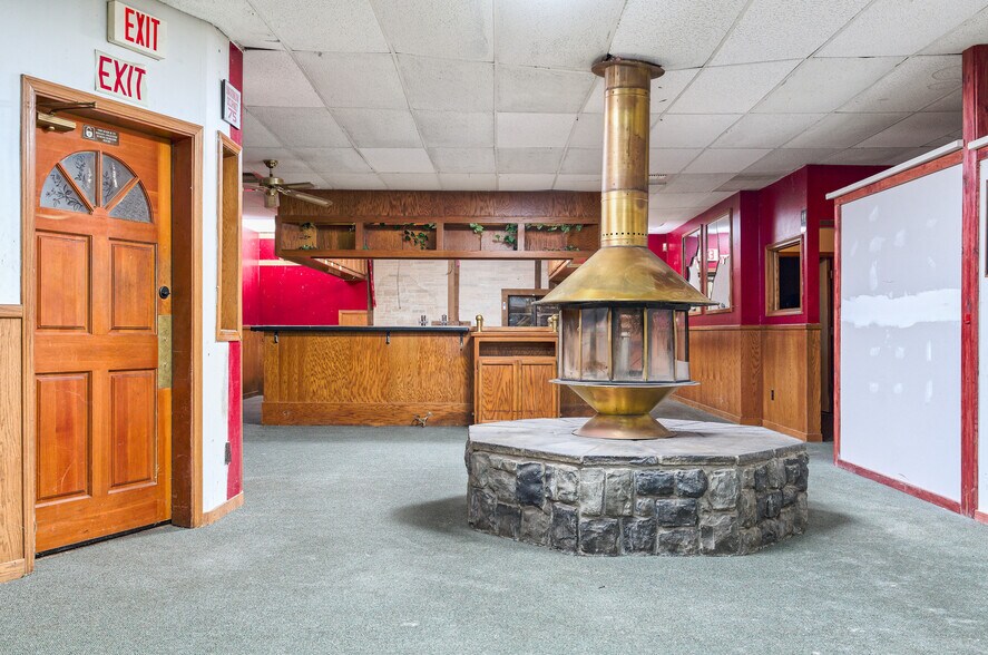 More Photos Of 6022 Pony Express Trl, Pollock Pines Freestanding For Sale