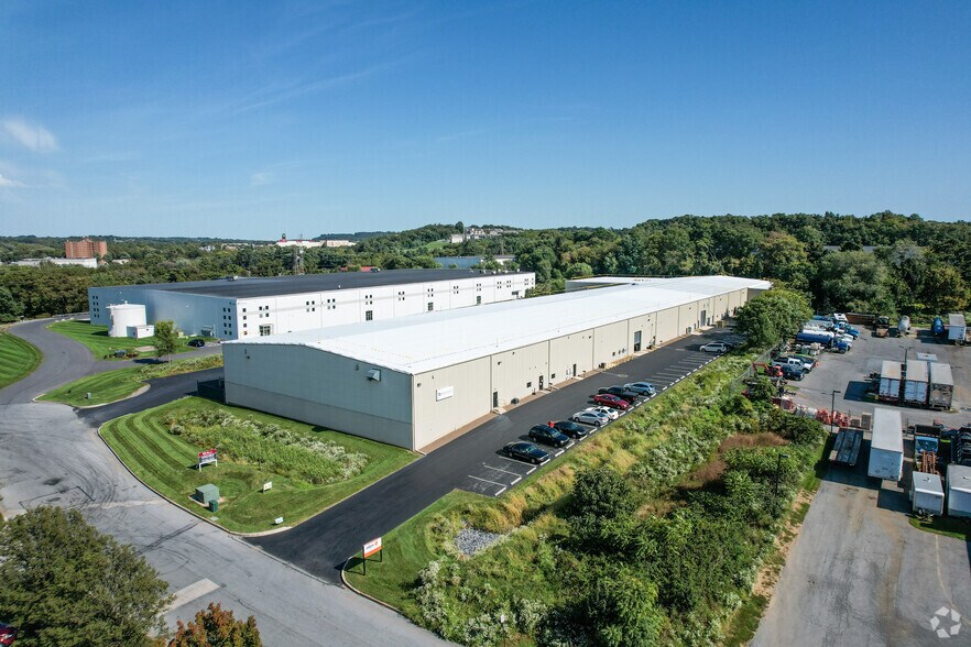 More Photos Of 1549 Bobali Dr, Harrisburg Distribution For Lease