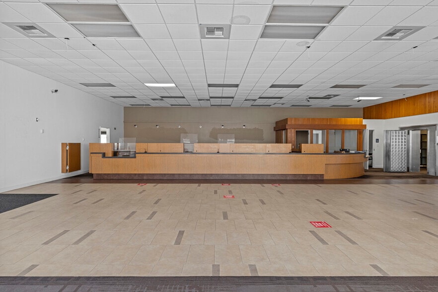 More Photos Of 501 N Olympic Ave, Arlington Bank For Lease