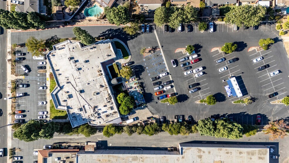 More Photos Of 2585 Cochran St, Simi Valley Freestanding For Sale