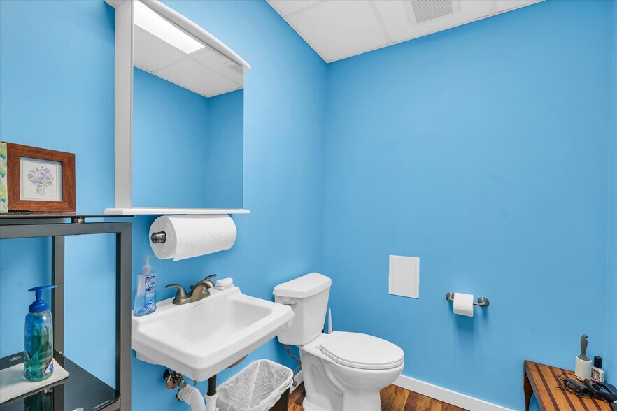 More Photos Of 109 Front St, Mansfield Industrial For Sale