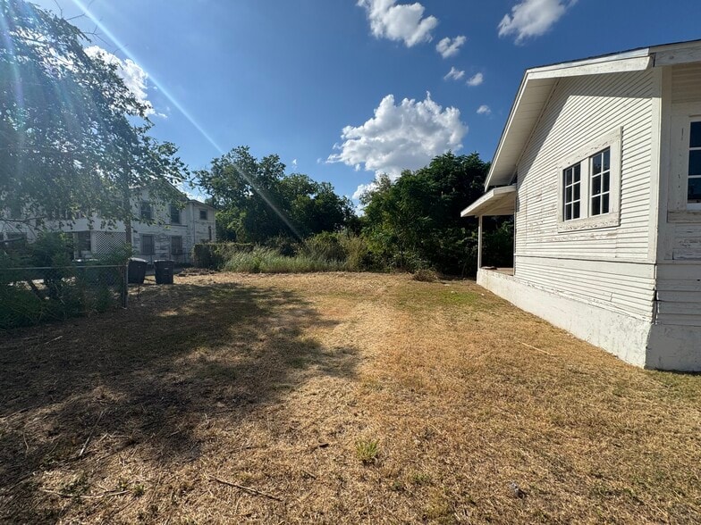 More Photos Of 4219 S Presa St, San Antonio General Retail For Sale