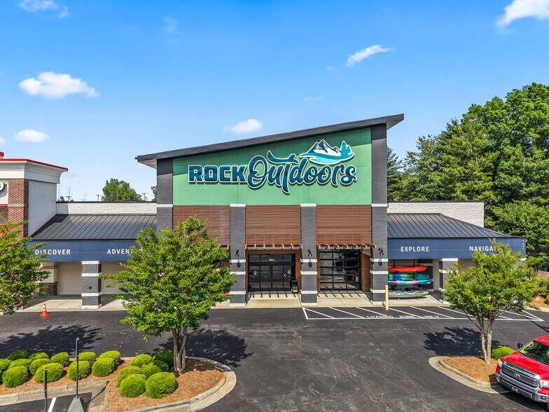 More Photos Of 551-563 S Stratford Rd, Winston-Salem Freestanding For Lease