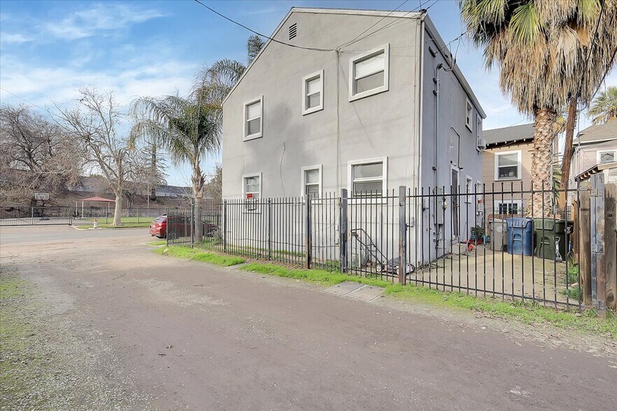 More Photos Of 2611 Alhambra, Sacramento Apartments For Sale