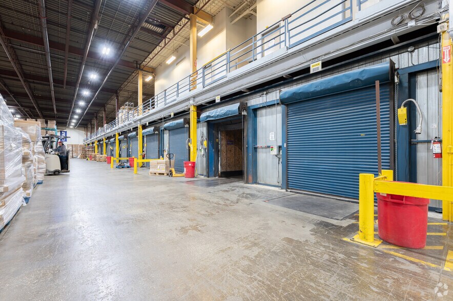 More Photos Of 6757 Northwest Dr, Mississauga Distribution For Lease