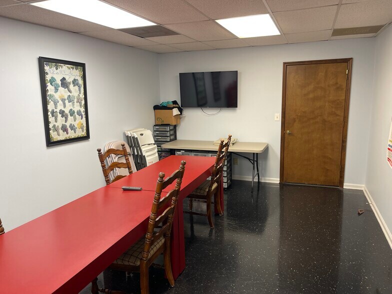 More Photos Of 4974 Cobb Pky N NW, Acworth Distribution For Lease