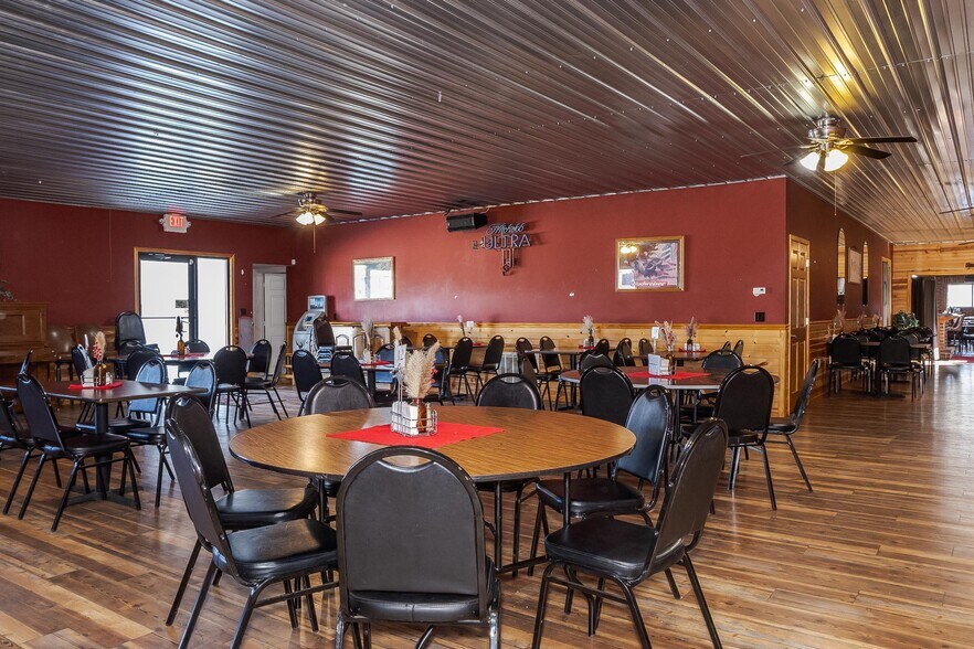 More Photos Of 119 N Lincoln St, Ransom Bar For Lease