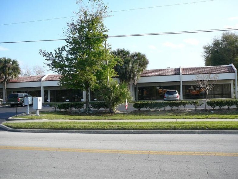 More Photos Of 6808-6832 Hanging Moss Rd, Orlando Showroom For Lease