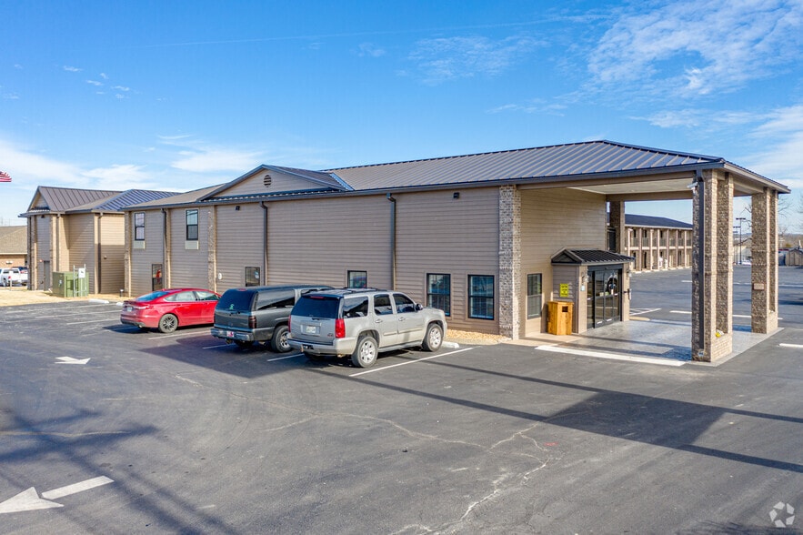 Primary Photo Of 631 S Cumberland St, Lebanon Hotel For Sale