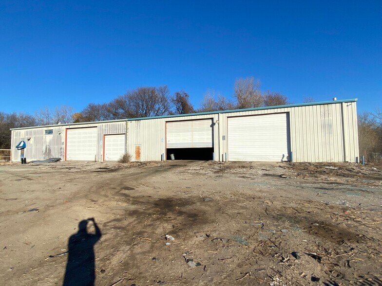 More Photos Of 2039 N Yale Ave, Tulsa Truck Terminal For Lease