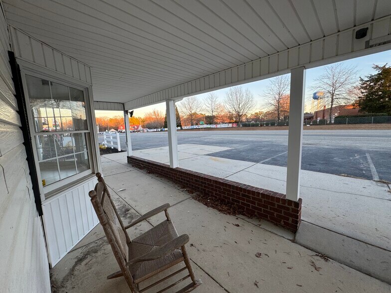 More Photos Of 7909-7911 NC Highway 68 N, Stokesdale Storefront Retail Office For Lease