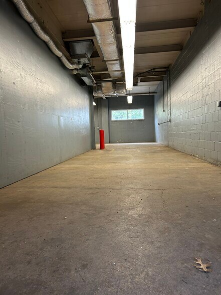 More Photos Of 1825-1829 Paradise Trl, East Stroudsburg Showroom For Lease