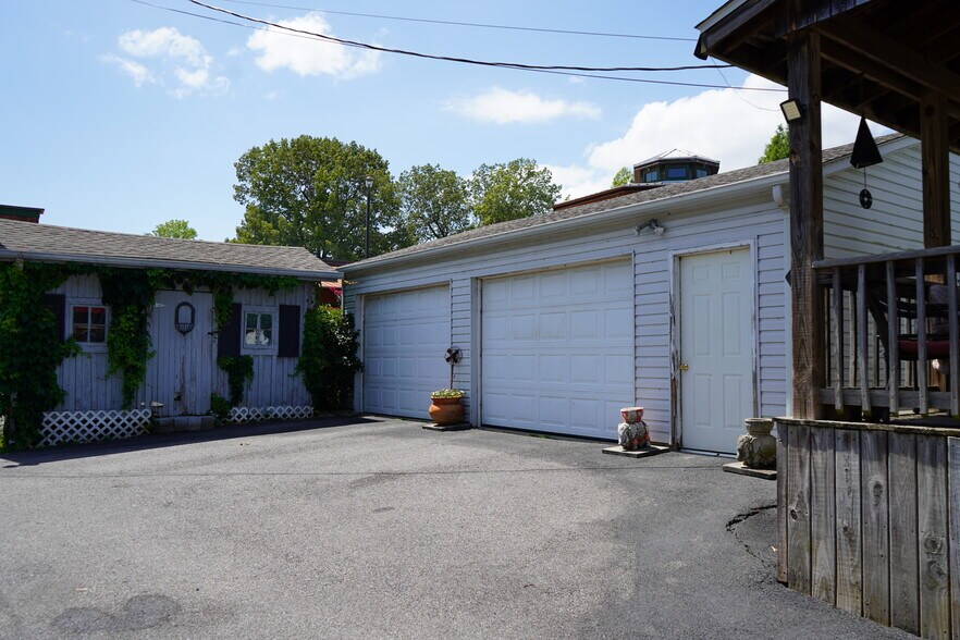 More Photos Of 1817 Jh Obryan Ave, Grand Rivers Storefront Retail Residential For Sale
