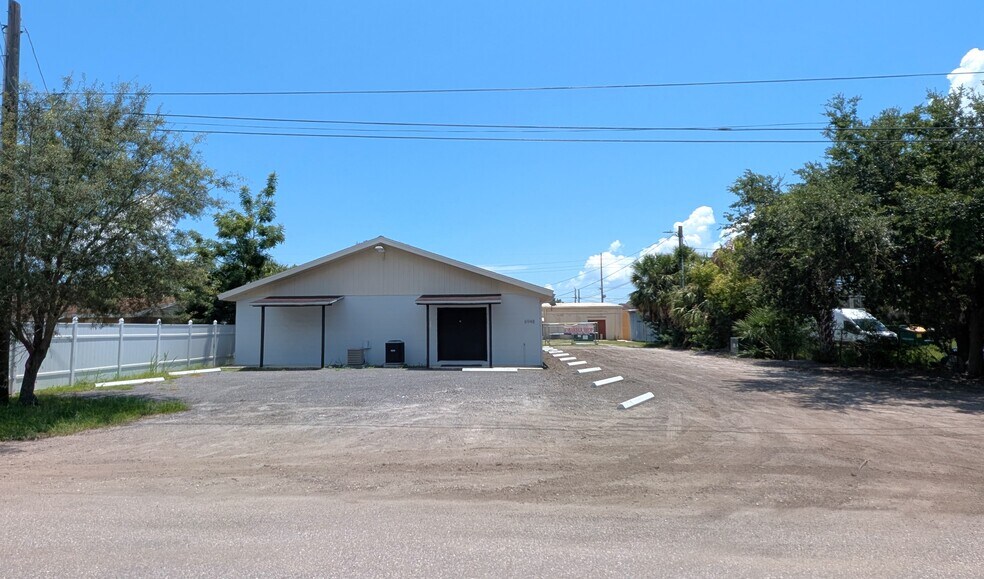 More Photos Of 6948 W Mohawk Ave, Tampa Office For Lease