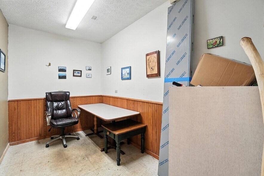 More Photos Of 103 Quinter Farm Rd, Englewood Freestanding For Sale