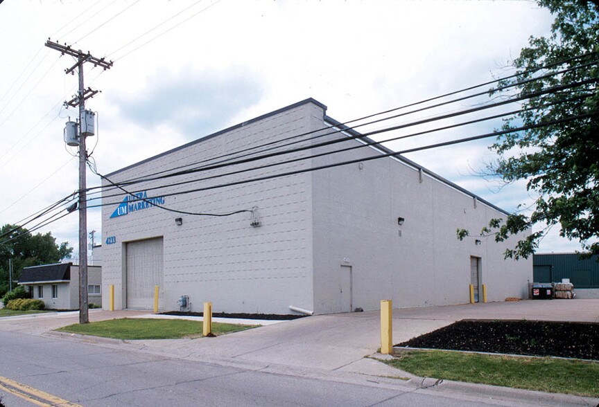 More Photos Of 4233 Delemere Blvd, Royal Oak Manufacturing For Lease