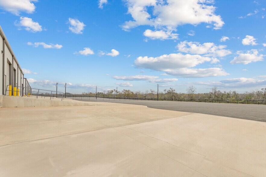 More Photos Of 10042 FM 1976, Universal City Unknown For Lease