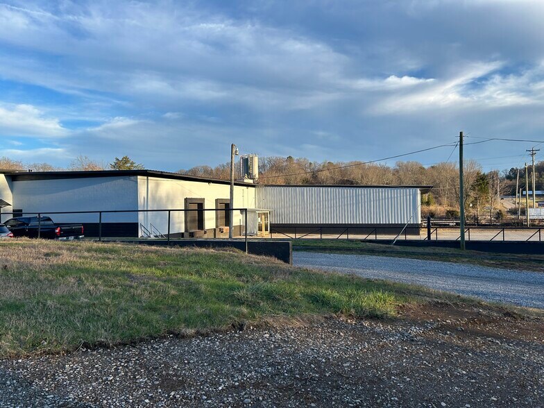 More Photos Of 4744 Singleton Station Rd, Louisville Distribution For Lease