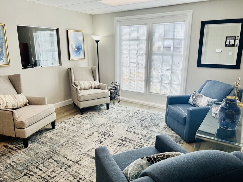 More Photos Of 533 Versailles Dr, Maitland Office For Lease