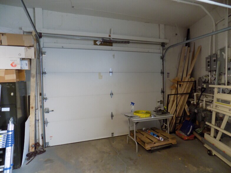 More Photos Of 417 Sheridan Rd, Highwood Storefront Retail Residential For Lease