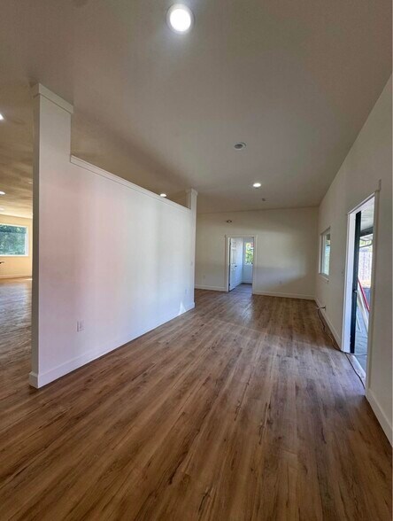 More Photos Of 85188 Highway 101, Florence Light Manufacturing For Lease