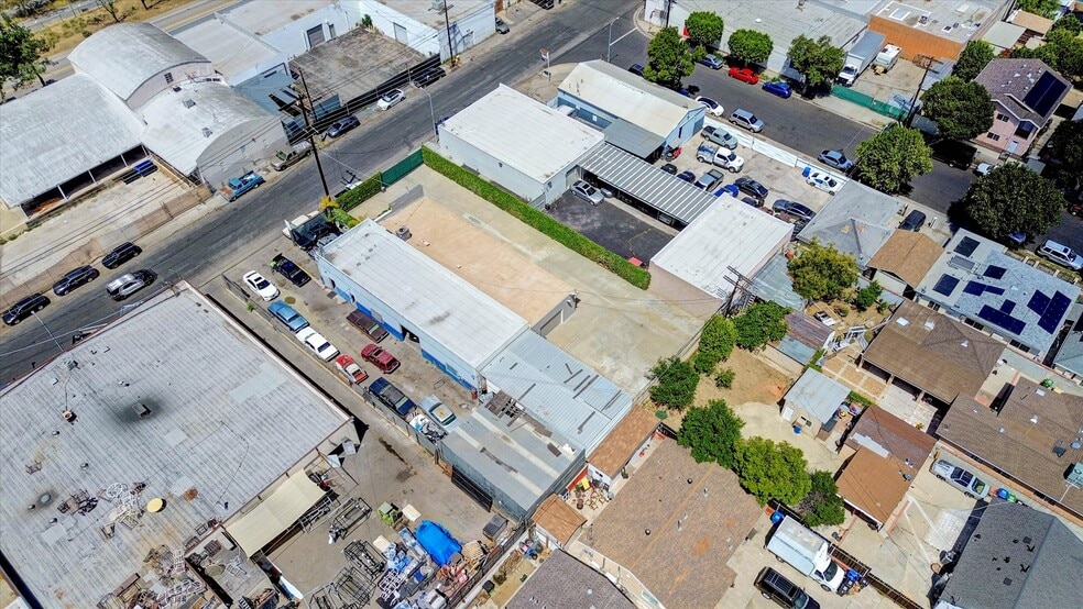 More Photos Of 7448 Deering Ave, Canoga Park Industrial For Sale