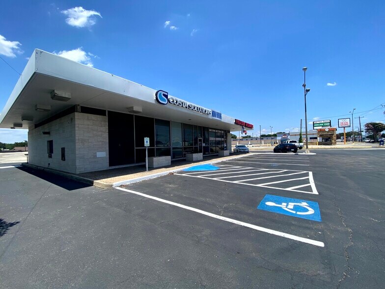 More Photos Of 5401 Walzem Rd, San Antonio Freestanding For Lease