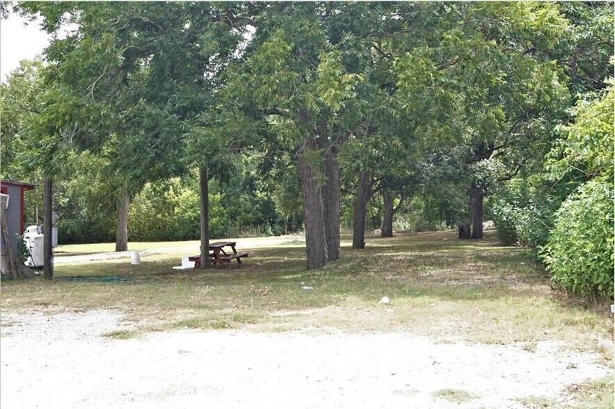 More Photos Of Highway 290, Elgin Office For Sale