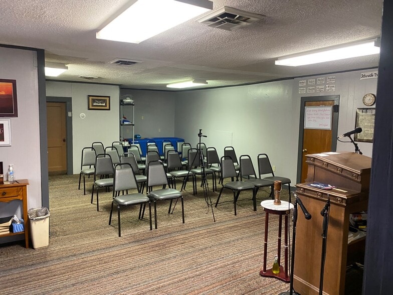 More Photos Of 1313 W Front St, Statesville Loft Creative Space For Lease