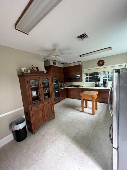 More Photos Of 1200 W Lake Otis Dr Se, Winter Haven Specialty For Sale