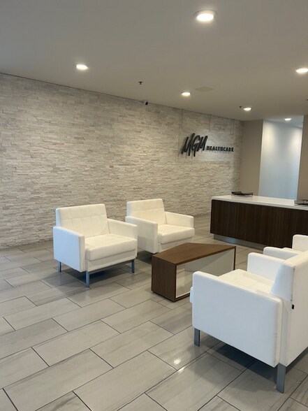 More Photos Of 477 N Lindbergh Blvd, Creve Coeur Office For Lease