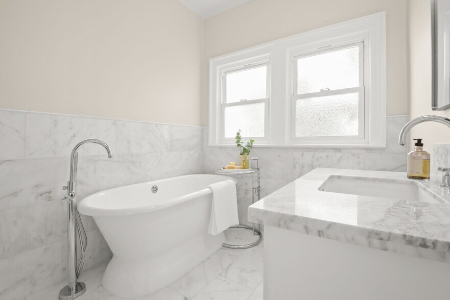 More Photos Of 320 S Kingsley Dr, Los Angeles Apartments For Sale