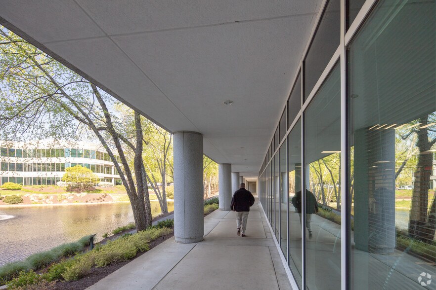 More Photos Of 300 Arboretum Pl, Richmond Office For Lease