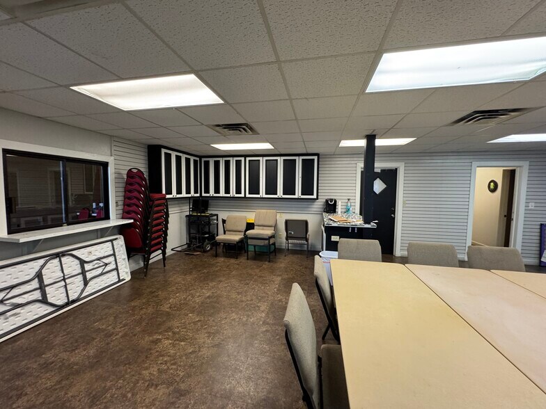 More Photos Of 2130 Country Club Rd, Palestine Golf Course Driving Range For Sale