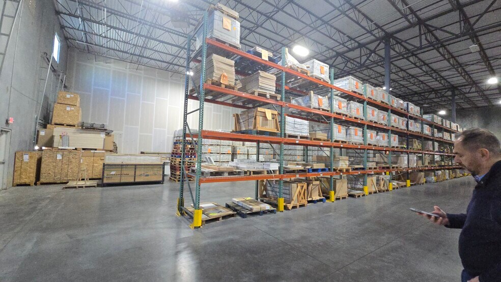 More Photos Of 5870 W Fuqua St, Houston Distribution For Lease